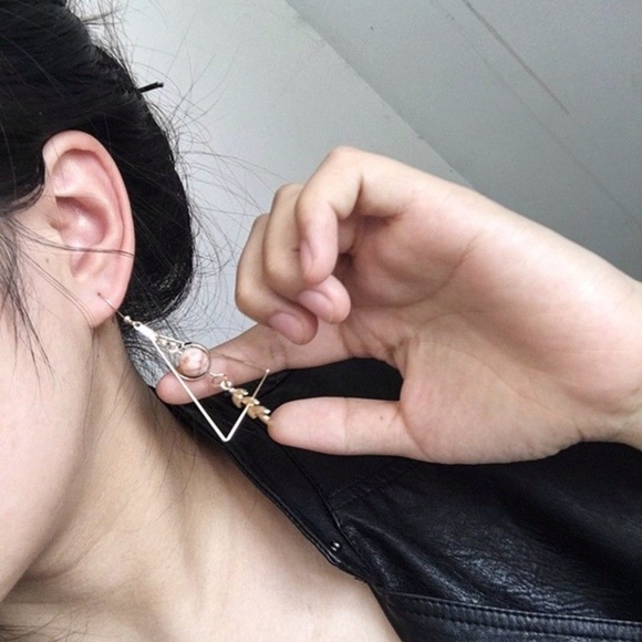 'Dangleberry' Marble Bead Leaflet Gold Earrings - Picture 3 of 4